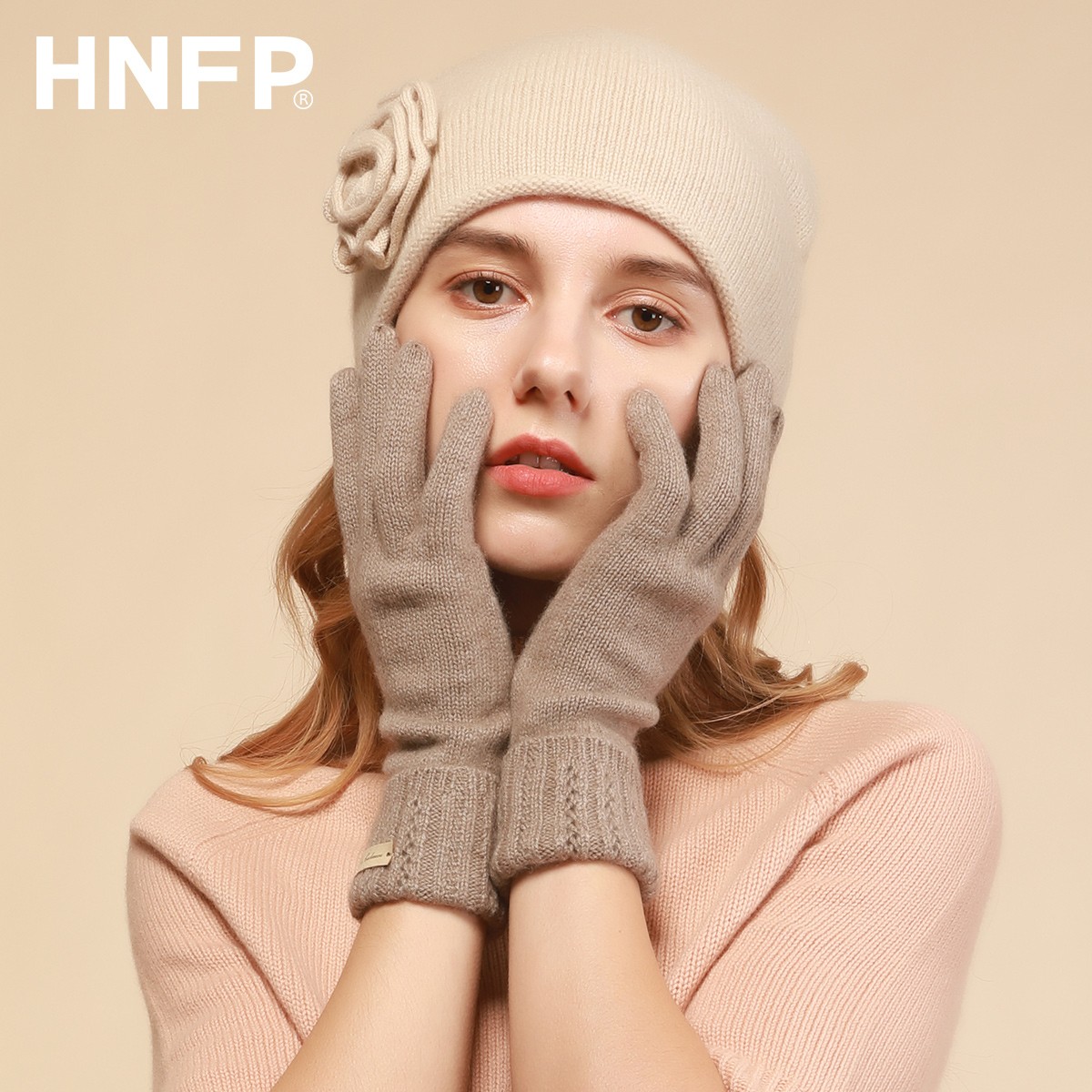 只是100%山羊绒女士秋冬季翻边镂空触屏针织分指修手柔软保暖手套