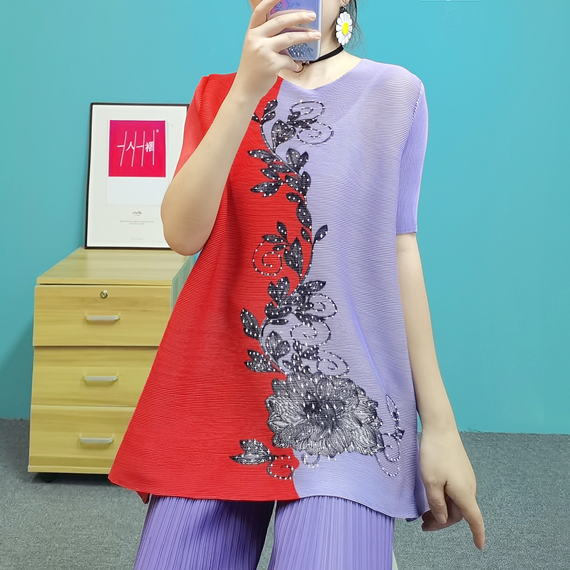 衣羽白S032三宅2025夏季彩色褶皱T恤女士宽松圆领烫钻撞色印花