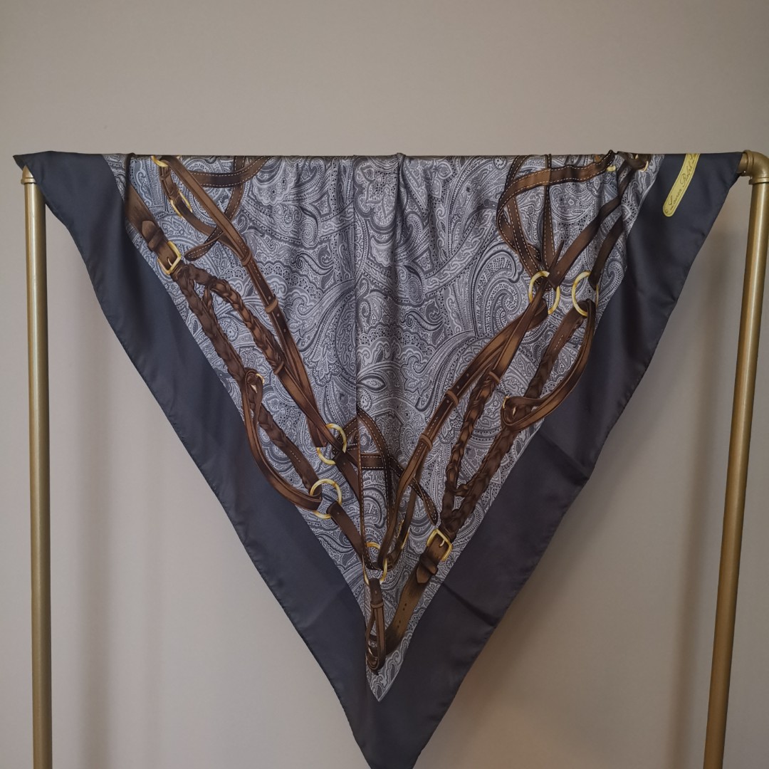 LR折扣 10姆米桑蚕丝 佩斯里链条 高级灰色超大方巾（110*110CM)