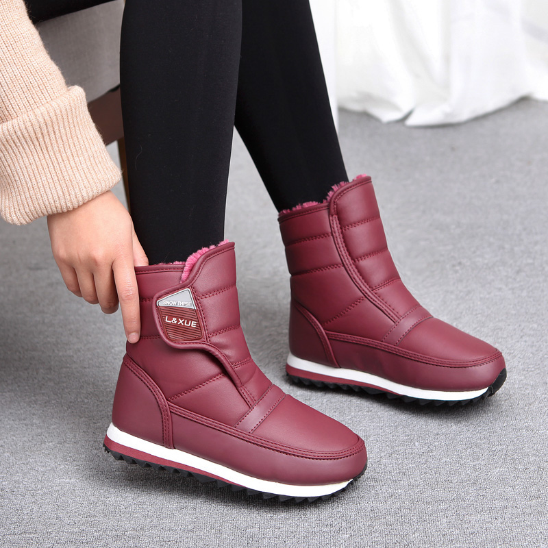 新款东北冬季韩版时尚轻便保暖加绒防水防滑雪地靴女棉鞋短筒棉靴
