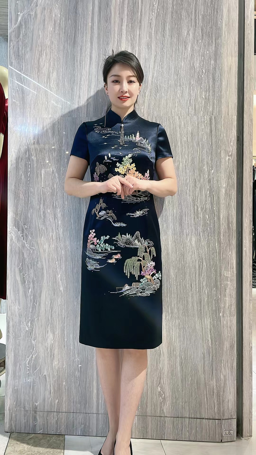 16613满绣旗袍裙立体刺绣修身大方适合喜妈妈上台穿着